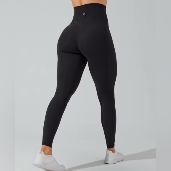 Buffbunny Collection Pants - BuffBunny Black High-Waisted Scrunch Leggings